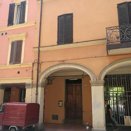Piazza Malpighi Apartment *