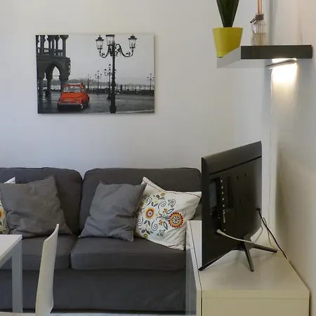 Piazza Malpighi Apartment *