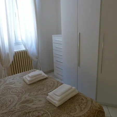 Piazza Malpighi Apartment *