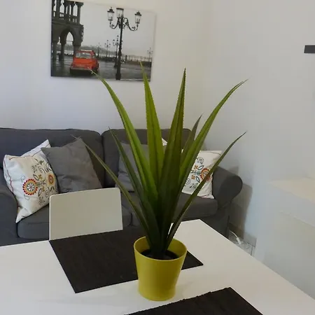 Piazza Malpighi Apartment